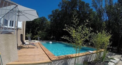 Ardèche, Ferienhaus, bewaldeten und Grundstück mit Pool in ruhiger Umgebung