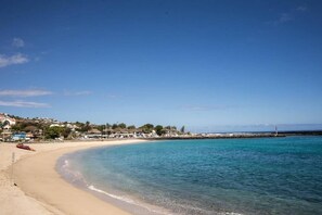 Beach nearby - Bienvenue location offers this T4 Duplex on the beach of Roches Noires sea view (Saint-Gilles les Bains)