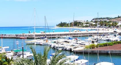 T4 Duplex 150m vom Strand von Roches Noires mit Meerblick