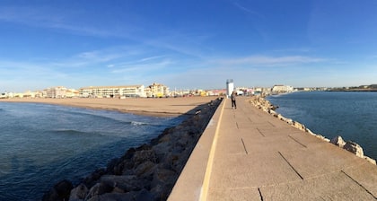 Ilmastoitu uuden talon lähellä Lomakohde porttiin wifi