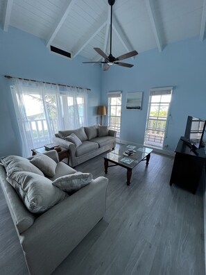 Televisio, DVD-soitin, musiikkikirjasto, videokirjasto