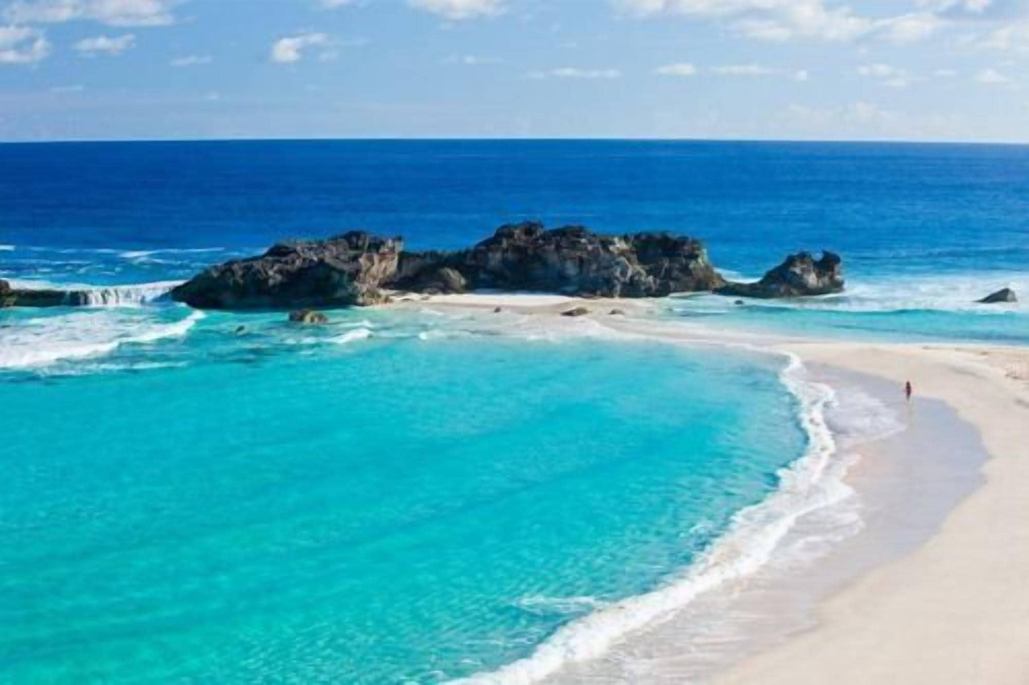 Plage, chaises longues, serviettes de plage