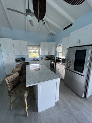 雪櫃、微波爐、焗爐、爐具