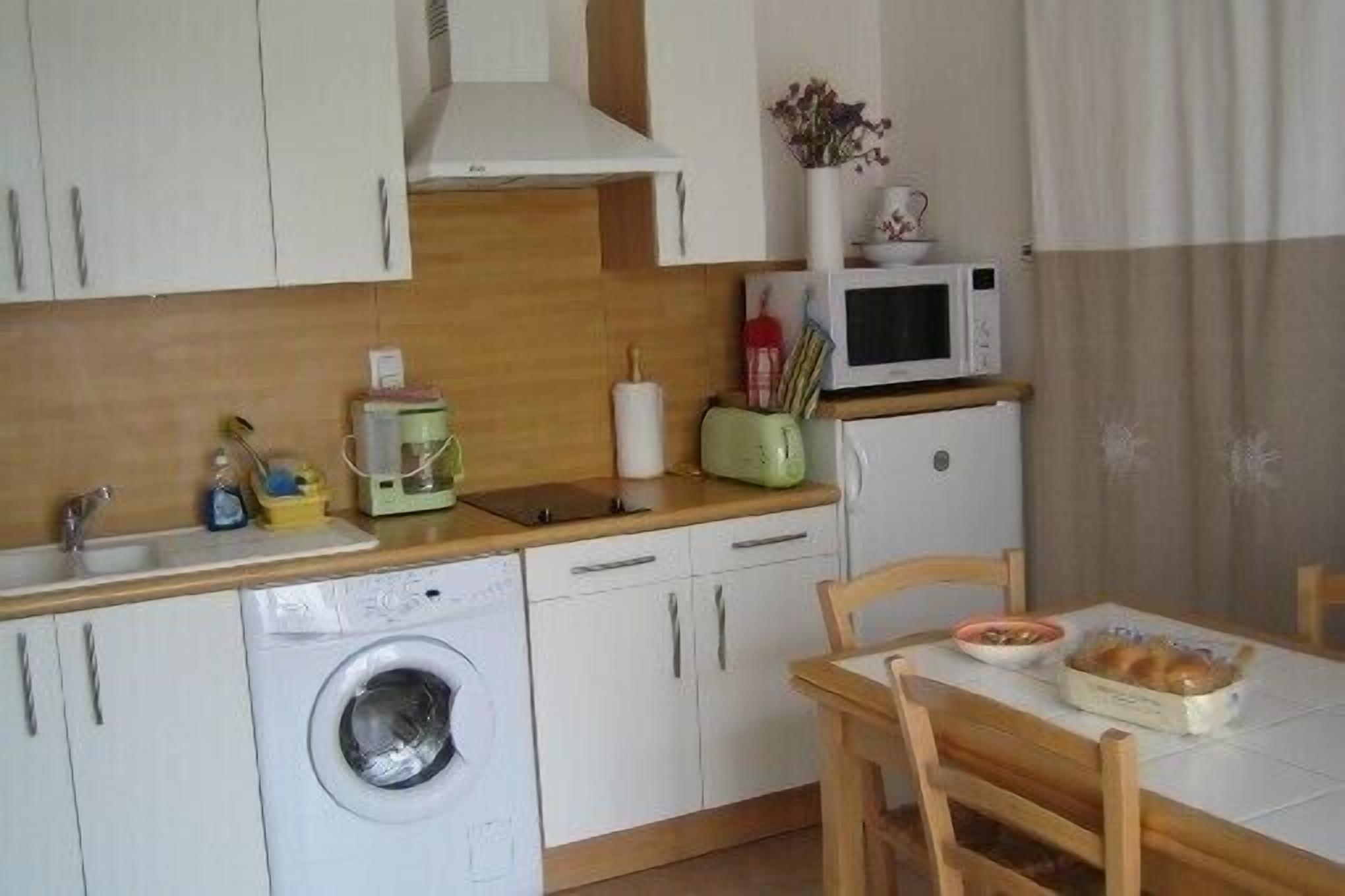 雪櫃、微波爐、焗爐、爐具