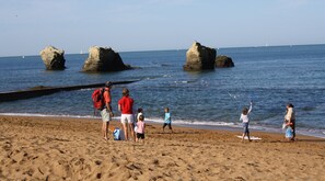 Plage à proximité, chaises longues