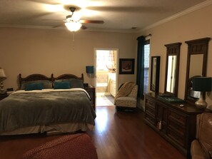 5 bedrooms, iron/ironing board, WiFi, bed sheets