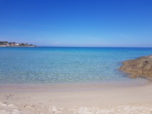 Beach nearby - Air-conditioned house with sea view, 80 metres from the beach (Lumio)