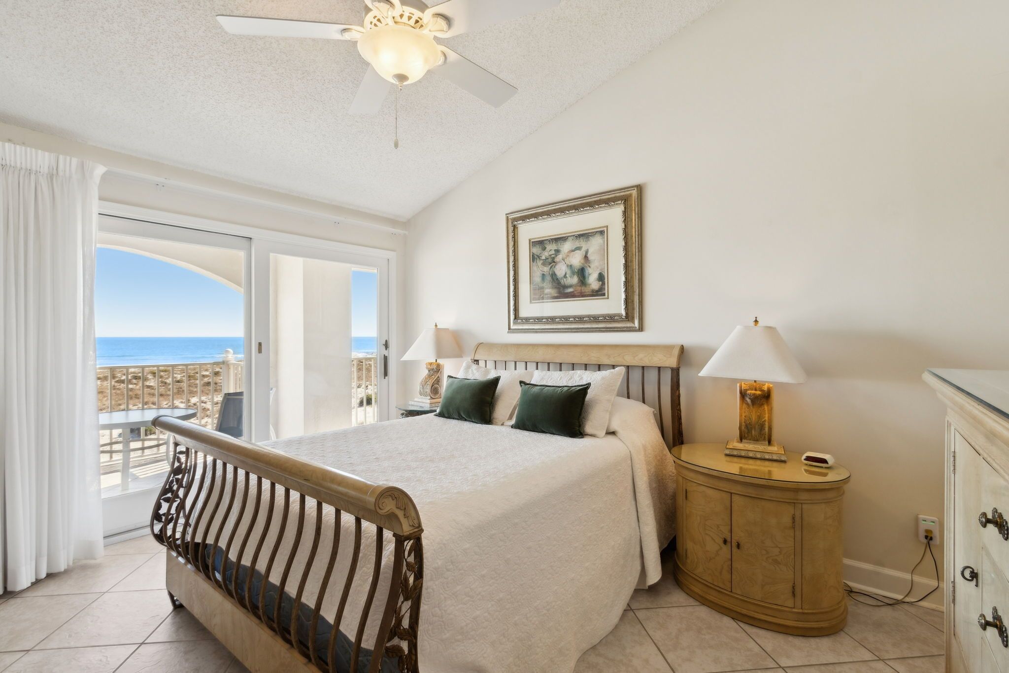 3 bedrooms, iron/ironing board, internet, bed sheets