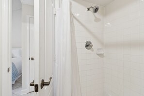 Shower - 5032 Outrigger - Spacious Townhome Near The Ritz Carlton - Oceanfront (Fernandina Beach)