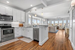 Fridge, microwave, oven, stovetop - Welcome to BIS BALD!, your Oceanfront Escape on BHI! (Bald Head Island)