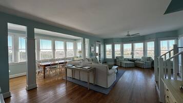 Smart TV, reproductor de DVD, libros y videoteca