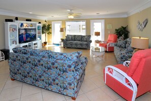 TV, videospill, DVD-spiller og bøker