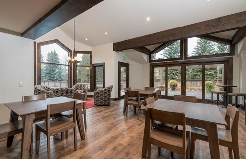 Stunning Snowcreek in SV on Dollar Mtn.... ski in ski out!