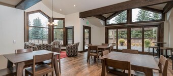 Stunning Snowcreek in SV on Dollar Mtn.... ski in ski out!