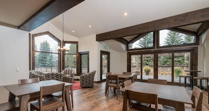 Stunning Snowcreek in SV on Dollar Mtn.... ski in ski out!