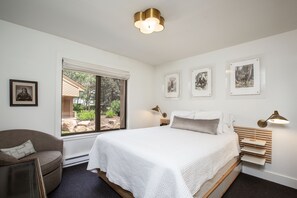 3 makuuhuonetta, silitysrauta/-lauta, ilmainen Wi-Fi, vuodevaatteet