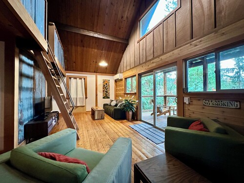 Charming A-Frame Cabin With Spectacular CHURCH Mountain VIEWS!!!