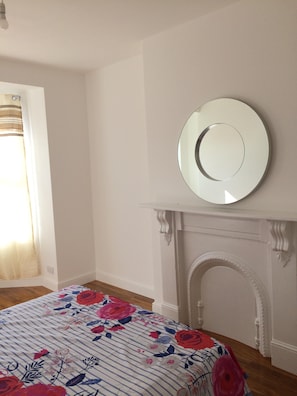 8 habitaciones, escritorio, tabla de planchar con plancha y wifi