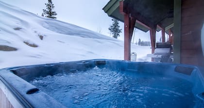 De Pueblo de lujo con 3 Master Suites, preciosas vistas y Jacuzzi privado!