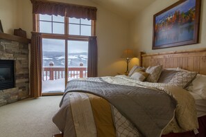 3 bedrooms, iron/ironing board, travel crib, free WiFi