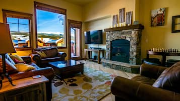 TV connectée, cheminée, jeux vidéo, lecteur de DVD