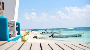 Beach nearby, sun loungers, beach towels