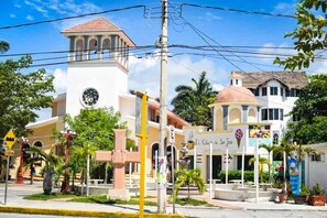 Exterior - AQUA GUESTHOUSE 1~ STEPS FROM BEACH ~ A+ INTERNET (Puerto Morelos)