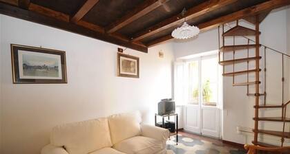 Great Location Across from the Colosseo Free Wifi Apt Fernando