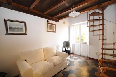 Great Location Across from the Colosseo Free Wifi Apt Fernando