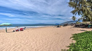 Beach nearby, sun-loungers, beach towels