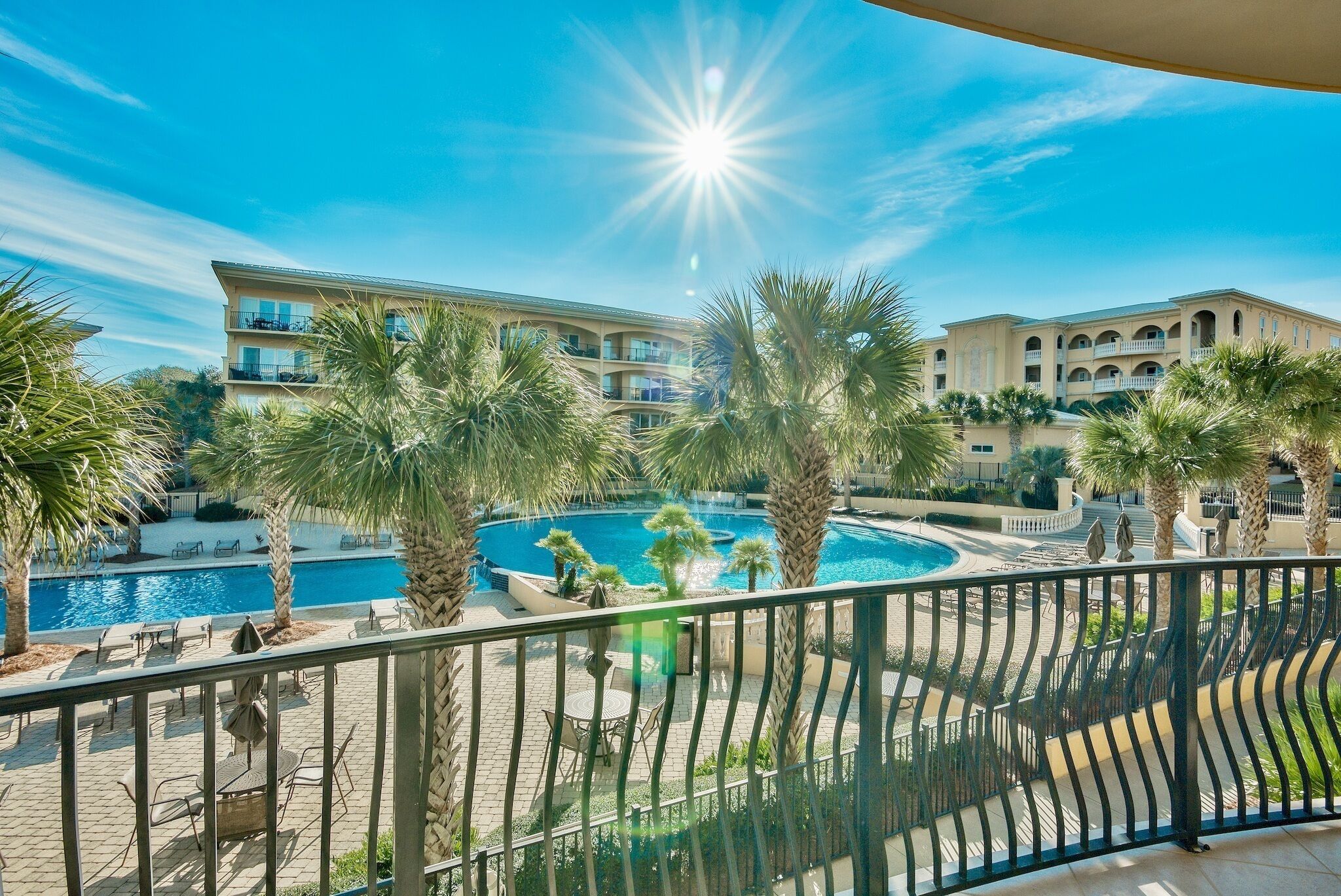 Adagio G201 pool front, bonus bunk room, steps to beach, close to restaurants
