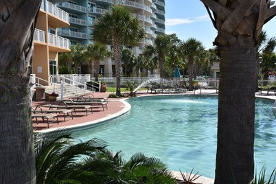 Top Floor Legacy Penthouse / Stunning Gulf Views / Walk to Beach, Pools & more!