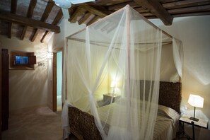10 habitaciones, tabla de planchar con plancha, wifi y ropa de cama 