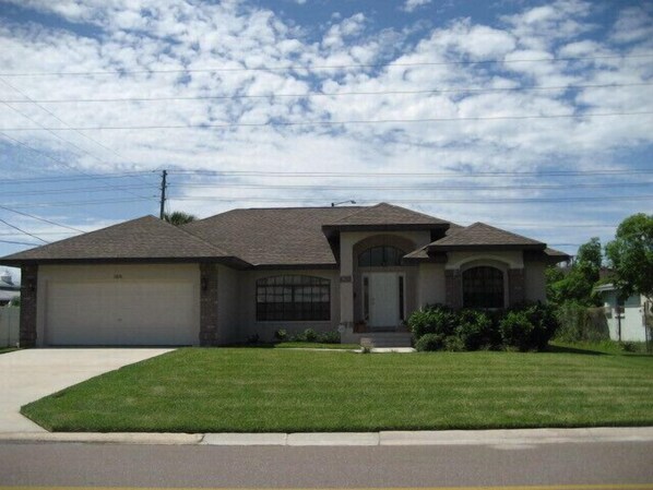 Exterior - Stunning 3 BR Home in High End Safe Community in St Petes (St Petersburg)
