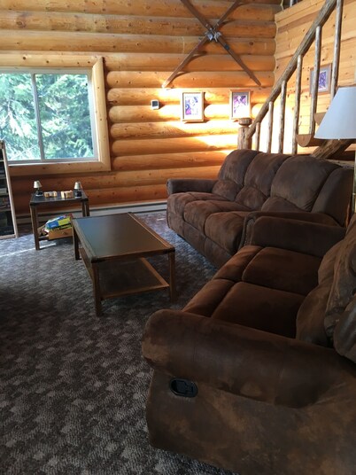 Sleeps 26! 7 Queen, 6 Full bunk-beds, 3 br and loft (rates based on occupancy)