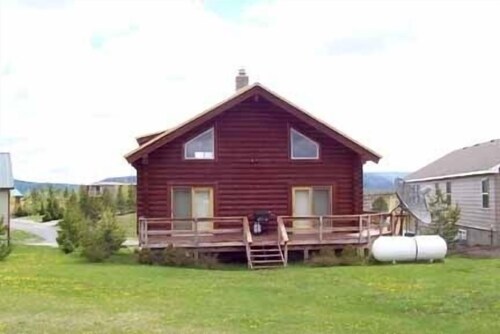 Sleeps 26! 7 Queen, 6 Full bunk-beds, 3 br and loft (rates based on occupancy)