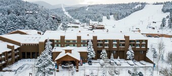 3 seng / 2 bad vil sove 12! Tjek priser for resterende dage i december!  