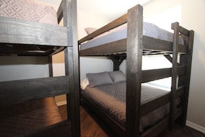 4 bedrooms, WiFi, bed sheets