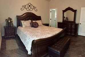 4 bedrooms, WiFi, bed sheets