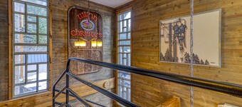 ¡NUEVO LISTADO! Casa de campo histórica con chimenea y juegos compartidos - cerca de Skibowl