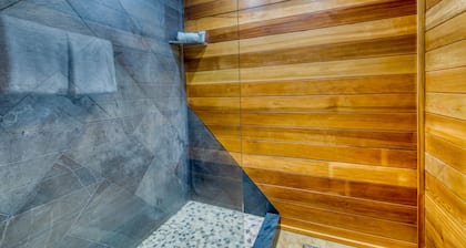 Spacious, historic lodge with game room, pool, & fireplace - close to Skibowl