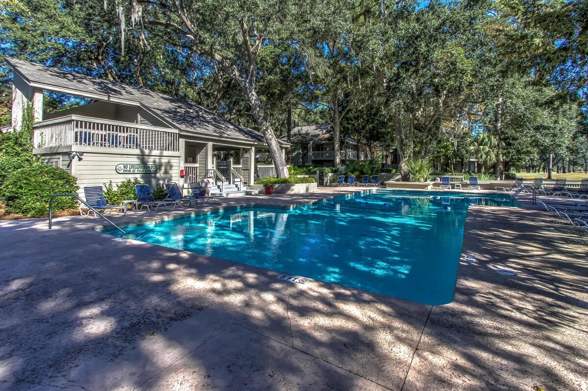 Wonderful First Floor Condo, Located Close to Tennis, Golf, and The Beach.