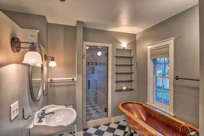 Dusche, Haartrockner, Fußbodenheizung (Badezimmer), Handtücher