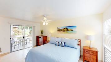 Tabla de planchar con plancha, wifi y ropa de cama