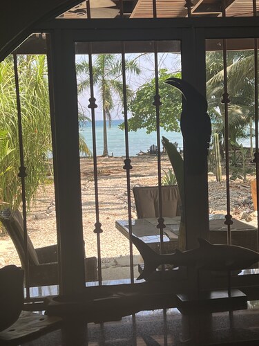 Cabuya CR Beautiful Beach Front with Central AC