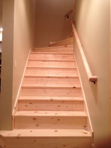 5 Bedroom House Sleeps 20 - Year round access!!