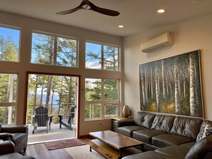 Smart TV, table football, stereo