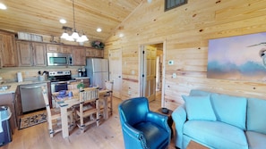 Smart TV, fireplace, video games, DVD player - Riverside | Pigeon Forge | Pet Friendly | Hot Tub | Arcade | WiFi (PIGEON FORGE)