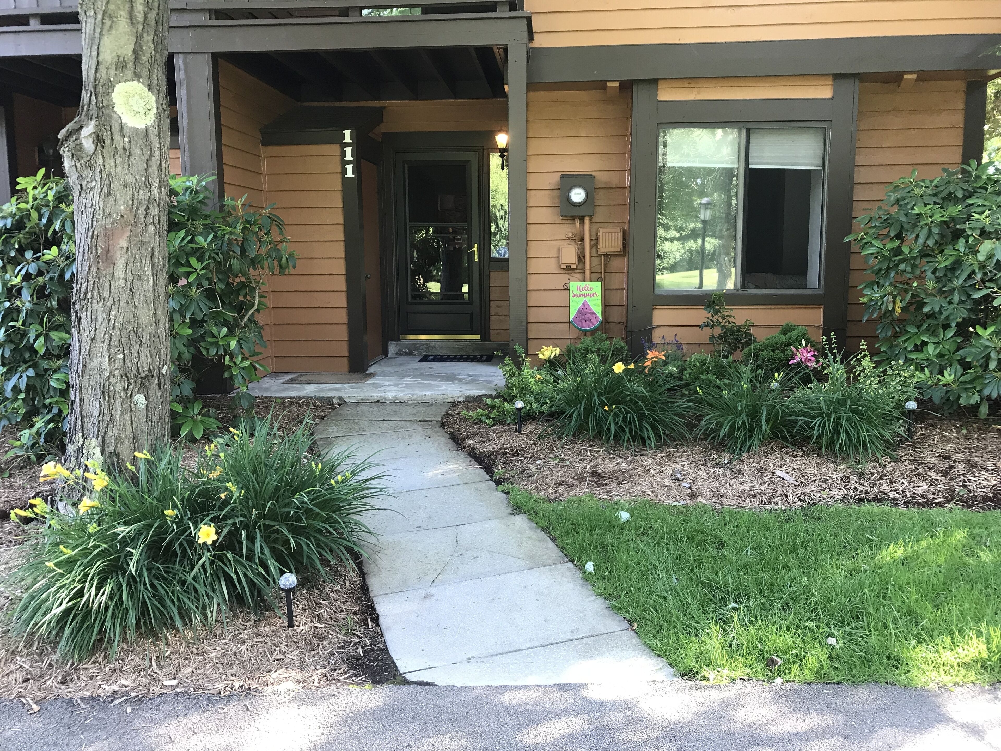 Lovely townhouse with 3 bedrooms 3 bathrooms