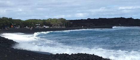 Beach nearby, sun loungers, beach towels